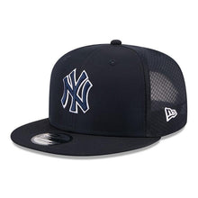 Load image into Gallery viewer, New York Yankees New Era MLB 9FIFTY 950 Snapback Trucker/Mesh Cap Hat Navy Blue Crown/Visor Navy Blue/White Logo Black UV (2026 Batting Practice)