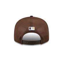 Load image into Gallery viewer, San Diego Padres New Era MLB 9FIFTY 950 Snapback Trucker/Mesh Cap Hat Brown Crown/Visor Brown/White Logo Brown UV (2026 Batting Practice)