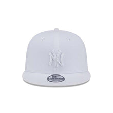 Load image into Gallery viewer, New York Yankees New Era MLB 9FIFTY 950 Snapback Cap Hat White Crown/Visor White Logo