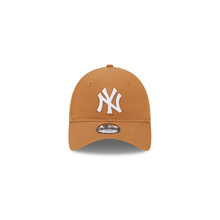 Load image into Gallery viewer, (Youth) New York Yankees New Era MLB 9TWENTY 920 Adjustable Cap Hat Light Brown Crown White Visor Red/Black Logo