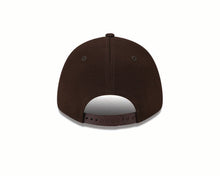 Load image into Gallery viewer, San Diego Padres New Era MLB 9FORTY 940 Adjustable Stretch Snapback Cap Hat White/Brown Crown Brown Visor Brown/Yellow Logo (2024 Batting Practice)
