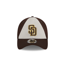 Load image into Gallery viewer, San Diego Padres New Era MLB 39THIRTY 3930 Flexfit Cap Hat White/Brown Crown Brown Visor Brown/Yellow Logo (2024 Batting Practice)