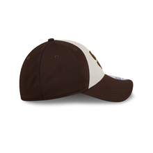 Load image into Gallery viewer, San Diego Padres New Era MLB 39THIRTY 3930 Flexfit Cap Hat White/Brown Crown Brown Visor Brown/Yellow Logo (2024 Batting Practice)