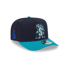 Load image into Gallery viewer, Seattle Mariners New Era MLB 9FORTY 940 Snapback A-Frame Cap Hat Navy Blue Crown Teal Visor Team Color Logo Rain Cartoon