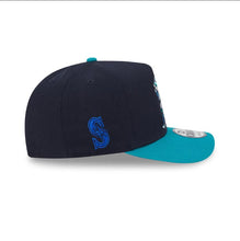 Load image into Gallery viewer, Seattle Mariners New Era MLB 9FORTY 940 Snapback A-Frame Cap Hat Navy Blue Crown Teal Visor Team Color Logo Rain Cartoon