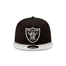 Load image into Gallery viewer, Las Vegas Raiders New Era NFL 9FIFTY 950 Snapback Cap Hat Black Crown Gray Visor Team Color Logo