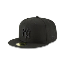 Load image into Gallery viewer, New York Yankees New Era MLB 59FIFTY 5950 Fitted Cap Hat Black Crown/Visor Black Logo