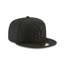 Load image into Gallery viewer, New York Yankees New Era MLB 59FIFTY 5950 Fitted Cap Hat Black Crown/Visor Black Logo