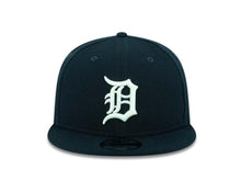 Load image into Gallery viewer, Detroit Tigers New Era 9FIFTY 950 Snapback Cap Hat Team Color Navy Crown/Visor White Logo