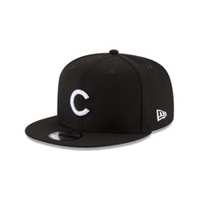 Load image into Gallery viewer, Chicago Cubs New Era MLB 9FIFTY 950 Snapback Cap Hat Black Crown/Visor White Logo