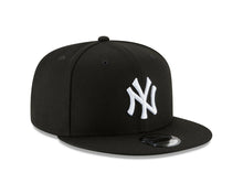 Load image into Gallery viewer, New York Yankees New Era MLB 9FIFTY 950 Snapback Cap Hat Black Crown/Visor White Logo