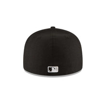 Load image into Gallery viewer, Chicago White Sox New Era MLB 59Fifty 5950 Fitted Cap Hat Black Crown/Visor Team Color Logo with World Series 2005 Side Patch