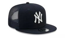 Load image into Gallery viewer, New York Yankees New Era MLB 9FIFTY 950 Mesh Trucker Snapback Cap Hat Navy Crown/Visor White Logo