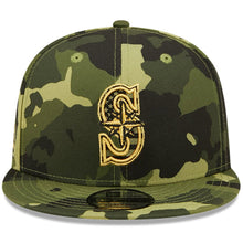 Load image into Gallery viewer, Seattle Mariners New Era MLB 9FIFTY 950 Snapback Cap Hat Camo Crown/Visor Camo Flag/Gold Logo (2022 Armed Forces Day)