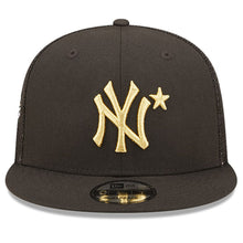 Load image into Gallery viewer, New York Yankees New Era MLB 9FIFTY 950 Mesh Trucker Snapback Cap Hat Black Crown/Visor Metallic Gold Logo with Star 2022 All-Star Game Side Patch (2022 All-Star Game On-Field)
