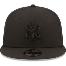Load image into Gallery viewer, New York Yankees New Era MLB 9FIFTY 950 Snapback Trucker Mesh Cap Hat Black Crown/Visor Black Logo