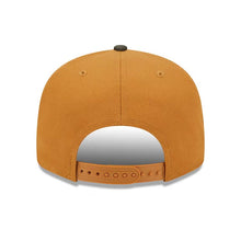 Load image into Gallery viewer, New York Yankees New Era MLB 9FIFTY 950 Snapback Cap Hat Light Brown Crown Dark Gray Visor Gray/White Logo (2-Tone Color Pack)