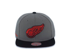 Load image into Gallery viewer, Detroit Red Wings Mitchell & Ness NHL Snapback Cap Hat Dark Gray Crown Black Visor Black/Red Logo Red UV