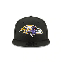 Load image into Gallery viewer, Baltimore Ravens New Era NFL 9FIFTY 950 Snapback Sideline Cap Hat Black Crown/Visor Team Color Logo