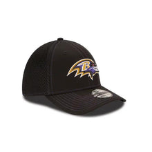 Load image into Gallery viewer, Baltimore Ravens New Era NFL 39THIRTY 3930 Neo Mesh Flexfit Cap Hat Black Crown/Visor Team Color Logo (2018 Training)