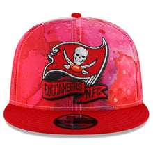 Load image into Gallery viewer, Tampa Bay Buccaneers New Era NFL 9FIFTY 950 Snapback Cap Hat Red/White Crown Red Visor Team Color Logo Red UV (2022 Sideline Ink)