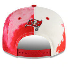 Load image into Gallery viewer, Tampa Bay Buccaneers New Era NFL 9FIFTY 950 Snapback Cap Hat Red/White Crown Red Visor Team Color Logo Red UV (2022 Sideline Ink)