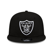 Load image into Gallery viewer, Las Vegas Raiders New Era 9FIFTY 950 Snapback Cap Hat Black Crown/Visor Team Color Logo 2018 Super Bowl Side Patch Gray UV