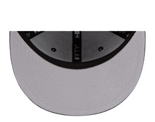 Load image into Gallery viewer, Las Vegas Raiders New Era 9FIFTY 950 Snapback Cap Hat Black Crown/Visor Team Color Logo 2018 Super Bowl Side Patch Gray UV