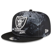 Load image into Gallery viewer, Las Vegas Raiders New Era 9FIFTY 950 Snapback Cap Hat Black/White Crown Black Visor Team Color Logo Black UV (2022 Sideline Ink)