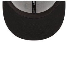 Load image into Gallery viewer, Las Vegas Raiders New Era 9FIFTY 950 Snapback Cap Hat Black/White Crown Black Visor Team Color Logo Black UV (2022 Sideline Ink)