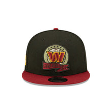 Load image into Gallery viewer, Washington Commanders New Era 9FIFTY 950 Snapback Cap Hat Black Crown Cardinal Visor Camo Logo (2022 Salute To Service)