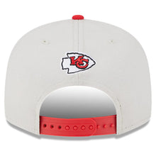 Load image into Gallery viewer, Kansas City Chiefs New Era NFL 9FIFTY 950 Snapback Cap Hat Stone Crown Red Visor Team Color Logo (2023 Draft On Stage)