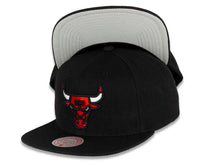 Load image into Gallery viewer, Chicago Bulls Mitchell & Ness NBA Snapback Cap Hat Black Crown/Visor Team Color Logo