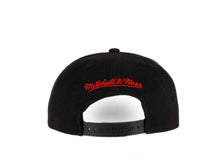 Load image into Gallery viewer, Chicago Bulls Mitchell & Ness NBA Snapback Cap Hat Black Crown/Visor Team Color Logo