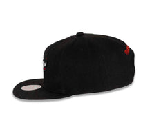 Load image into Gallery viewer, Chicago Bulls Mitchell & Ness NBA Snapback Cap Hat Black Crown/Visor Team Color Logo