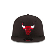 Load image into Gallery viewer, Chicago Bulls New Era NBA 9Fifty 950 Snapback Cap Hat Black Crown/Visor Team Color Logo