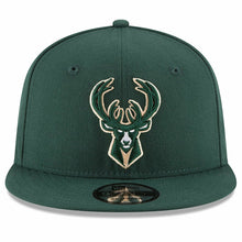 Load image into Gallery viewer, Milwaukee Bucks New Era NBA 9FIFTY 950 Snapback Cap Hat Green Crown/Visor Team Color Logo