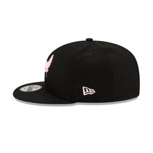 Load image into Gallery viewer, Chicago Bulls New Era NBA 9Fifty 950 Snapback Cap Hat Black Crown/Visor White/Pink Logo Pink UV (Team Drip)
