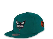 Load image into Gallery viewer, Mitchell & Ness Snapback Charlotte Hornets Team Color City Love