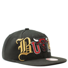 Load image into Gallery viewer, Chicago Bulls Mitchell & Ness NBA Snapback Cap Hat Black Crown/Visor Red/White/Metallic Gold Logo (Hype Type)