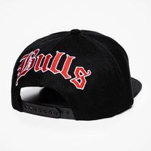 Load image into Gallery viewer, Chicago Bulls Mitchell & Ness NBA Snapback Cap Hat Black Crown/Visor Team Color Logo English Text/Script Back Logo