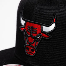 Load image into Gallery viewer, Chicago Bulls Mitchell & Ness NBA Snapback Cap Hat Black Crown/Visor Team Color Logo English Text/Script Back Logo