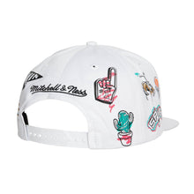 Load image into Gallery viewer, San Antonio Spurs Mitchell & Ness NBA Hand Drawn Snapback Cap Hat White Crown/Visor Team Color Logo With Multiple Patches