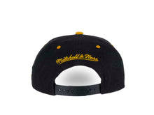Load image into Gallery viewer, Los Angeles Lakers Mitchell & Ness NBA Snapback Cap Hat Black Crown Purple Visor Team Color Logo 2000 Final Side Patch