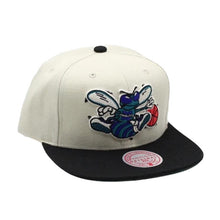 Load image into Gallery viewer, Charlotte Hornets Mitchell & Ness Vintage Jockey Snapback Cap Hat Cream Crown Black Visor Team Color Logo With Side Patch