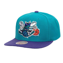 Load image into Gallery viewer, Charlotte Hornets Mitchell & Ness NBA 2 Tone 2.0 Snapback Cap Hat Teal Crown Purple Visor Team Color Logo