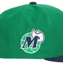 Load image into Gallery viewer, Dallas Mavericks Mitchell & Ness NBA Team Insider Snapback Cap Hat Green Crown Navy Blue Visor Team Color Logo