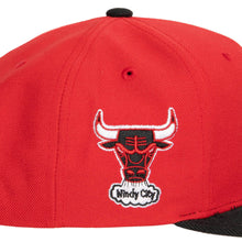 Load image into Gallery viewer, Chicago Bulls Mitchell & Ness NBA Team Insider Snapback Cap Hat Red Crown Black Visor Team Color Logo