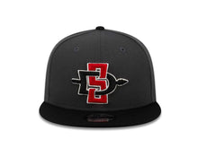 Load image into Gallery viewer, San Diego State Aztecs New Era College 9FIFTY 950 Snapback Cap Hat Dark Gray Crown Black Visor Team Color Logo
