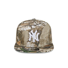 Load image into Gallery viewer, New York Yankees New Era MLB 9FIFTY 950 Snapback A-Frame Cap Hat Real Tree Edge Camo Crown/Visor White Logo
